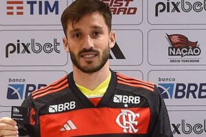 Viña explica porque escolheu Flamengo e revelação levanta polêmica na torcida do Palmeiras