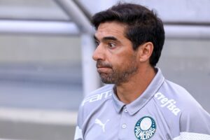 Abel Ferreira exalta o Santos e torcida do Palmeiras não gosta: "Conhecia mais"