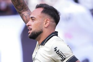 António Oliveira muda Corinthians e escolhe nova dupla para Maycon