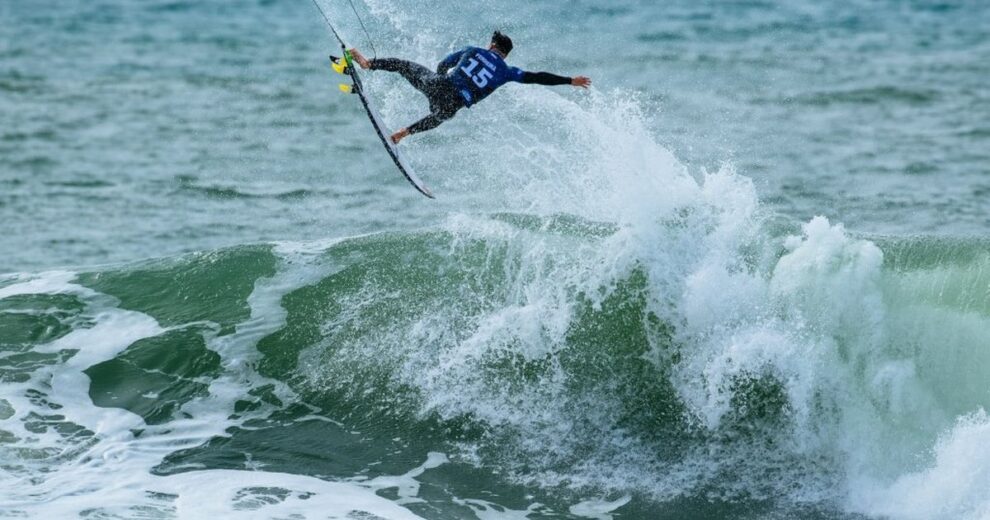 Brasil classifica cinco surfistas em Peniche; Medina cai para repescagem