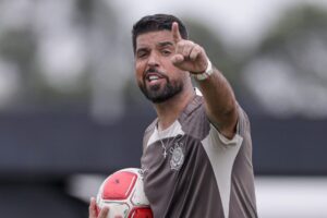 Corinthians e Santos emitem nota e cancelam jogo-treino na Vila Belmiro após acidente