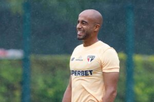 Corinthians é descartado e meia quer jogar com Lucas Moura no São Paulo
