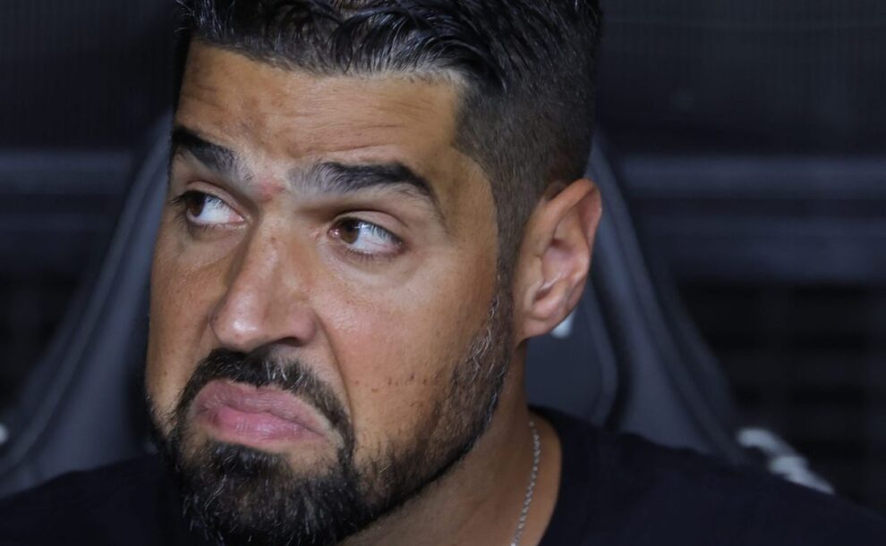 Corinthians recebe R$ 40 milhões, mas demora em fechar com António Oliveira impede quantia maior