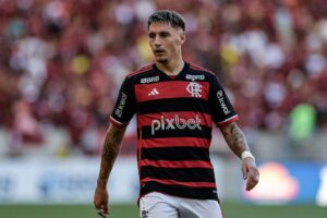 Lateral do Flamengo, Varela é cortado da Seleção Uruguaia para acompanhar nascimento da filha