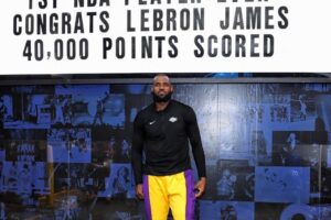 LeBron James chega a 40 mil pontos na NBA em derrota dos Lakers para os Nuggets