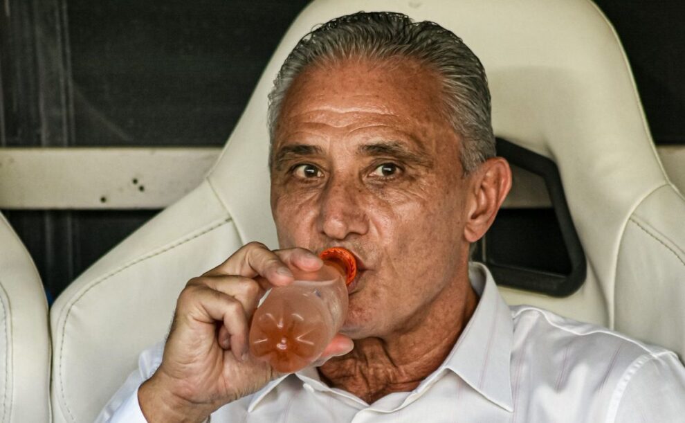 Tite decide contratar Carlinhos, que foi dispensado pelo Corinthians