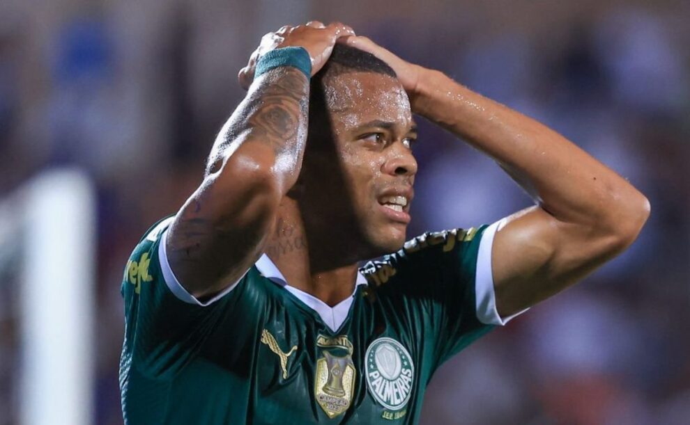 Abel decide barrar Caio Paulista no Palmeiras; lateral não joga há 4 jogos