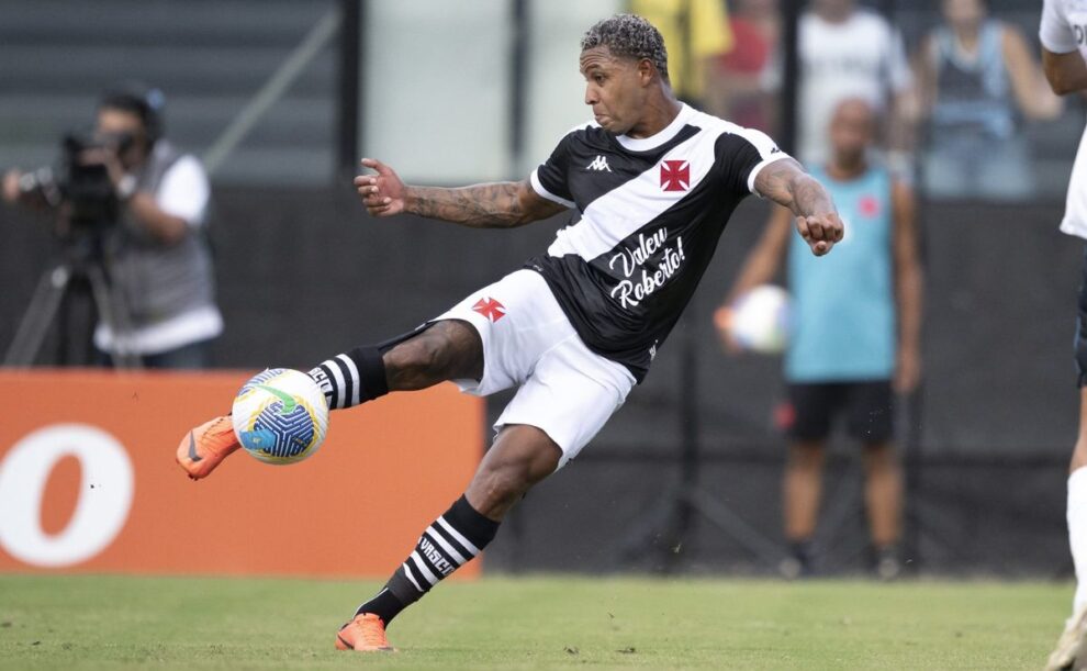 Após marcar gol contra o Grêmio, David pede voto de confiança à torcida do Vasco