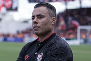 Árbitro explica expulsão de Jair Ventura contra o Flamengo após xingamentos