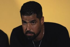Caíque decide assinar com Vasco e não vai jogar mais no Corinthians de António Oliveira