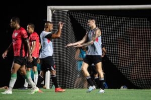 Com brilho de atacantes, Vasco vence jogo-treino contra o América-MG