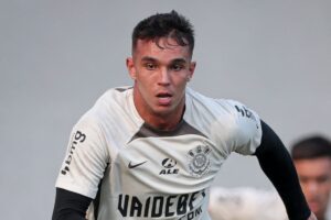 Corinthians decide emprestar Giovane e planeja novo contrato antes de ceder atacante