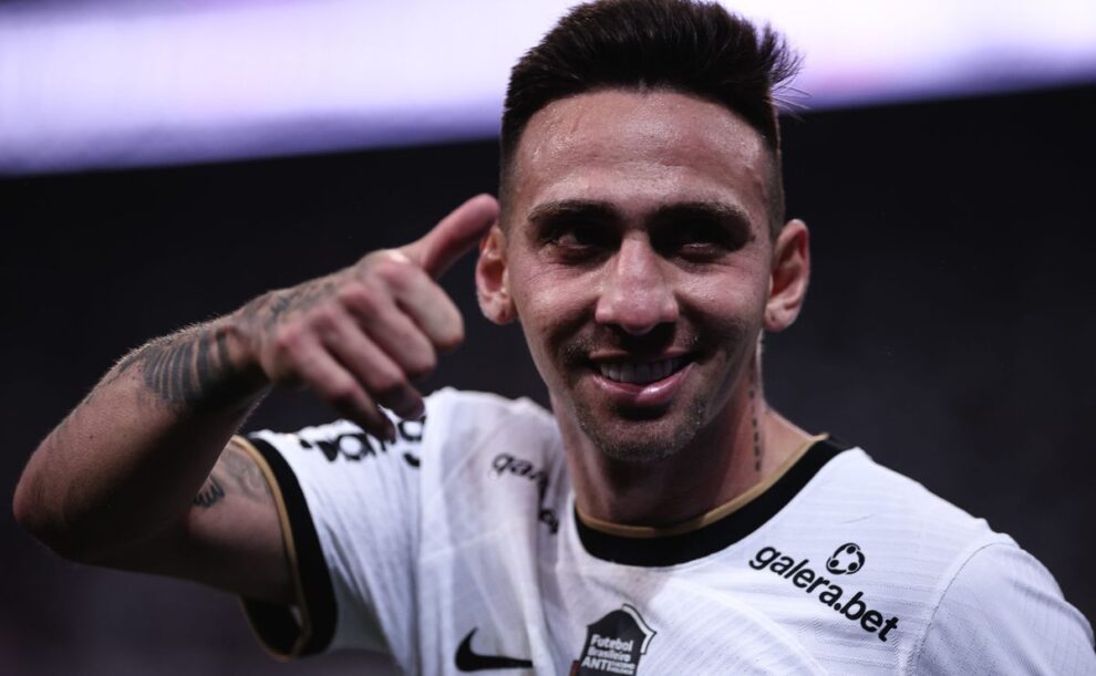 Corinthians quer contratar Alex Santana e avalia troca por Gustavo Mosquito com Athletico-PR