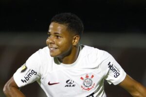 Danilo pede que Wesley mantenha transição no Sub-20 do Corinthians: “Espero que possa continuar”