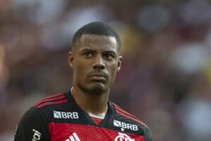 De La Cruz se recupera e torcida do Flamengo comemora retorno: "Fez muita falta"