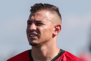 Flamengo lucra R$ 5 milhões com venda de Hugo Moura ao Vasco