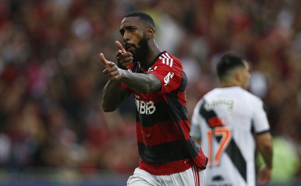 Gerson está de volta aos treinos com o Flamengo