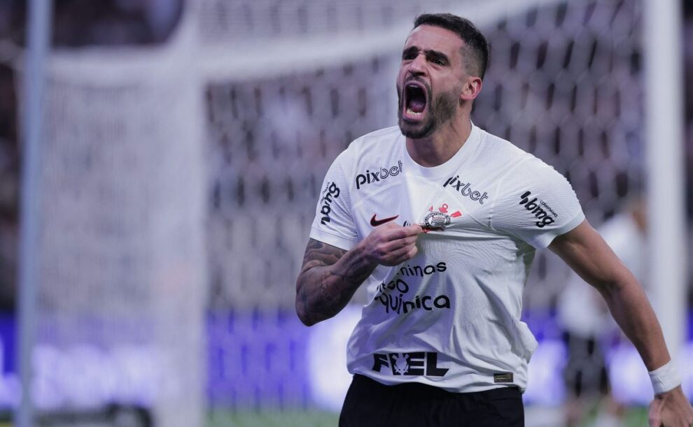 Ídolo do Corinthians, Renato Augusto elogia a Neo Química Arena: "melhores campos do Brasileirão"