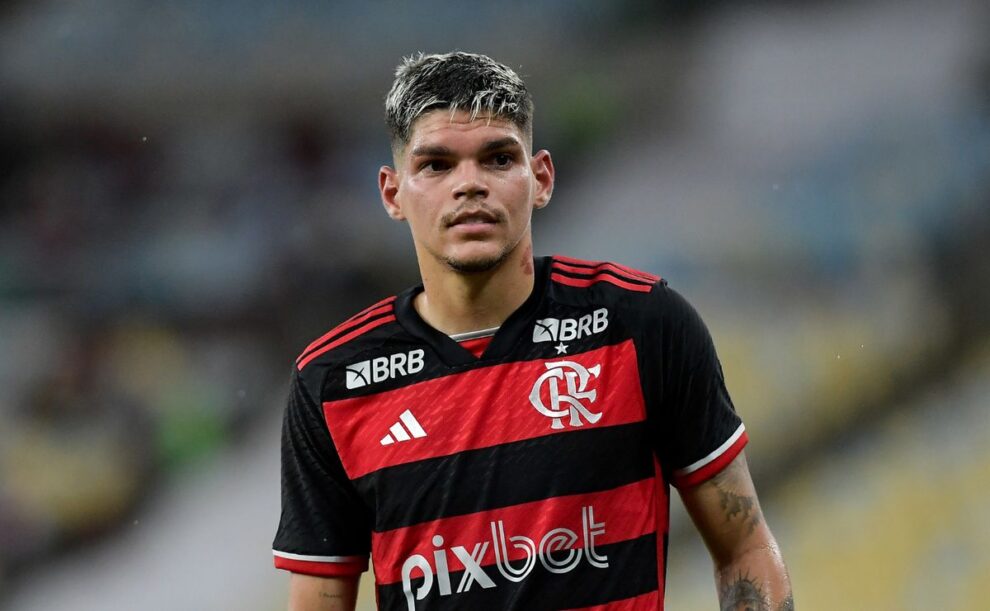 Marcos Braz despista sobre Flamengo contratar reserva para Ayrton Lucas: "Sempre monitora"