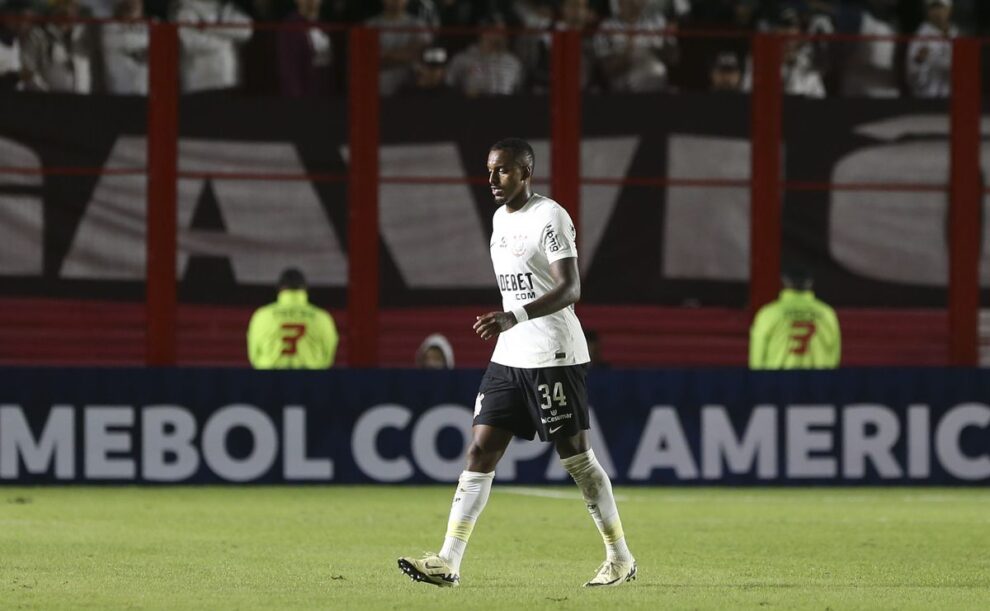 Raul Gustavo pede desculpas após expulsão em derrota do Corinthians