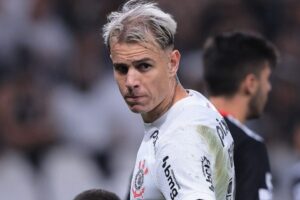 Róger Guedes, ex-Corinthians, não vai voltar ao Brasil, diz empresário