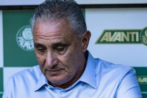 Tite recebe pedido de desculpas após cusparada de torcedor do Palmeiras