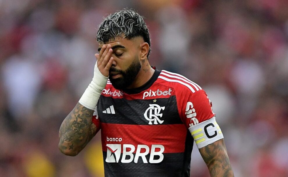 em clima de festa, torcida do Botafogo provoca jogador do Flamengo