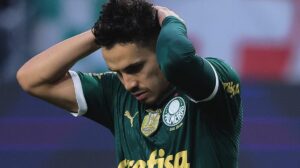 Agência de Raphael Veiga desmente jornalista Capela com suposta insatisfação do atleta com Abel Ferreira
