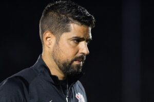 António Oliveira não gostou da mudança no horário do jogo do Corinthians: "falta de respeito"