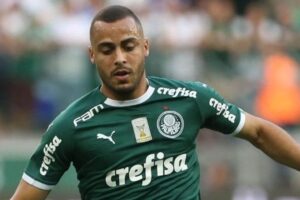 Ex-Palmeiras, Arthur Cabral, entra na mira do Cruzeiro após rescindir com clube americano