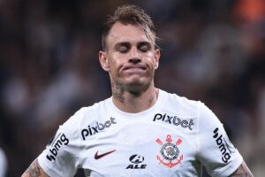 Neto expõe desejo do Flamengo por Róger Guedes, ex-Corinthians