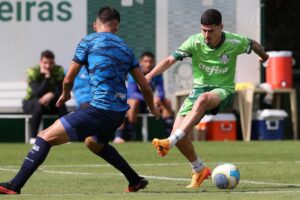 Rômulo faz hat-trick em jogo-treino do Palmeiras e torcida gosta