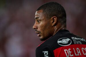 Tite se preocupa com condição física de De La Cruz no Flamengo