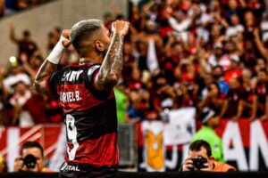 Torcida organizada do Flamengo emite nota para Gabigol após foto vazada; veja