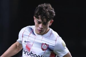 Agustín Giay confirma contato do Palmeiras