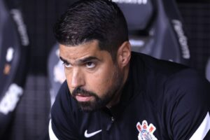 António Oliveira perde apoio geral no Corinthians