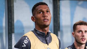 Ex-Grêmio, Adriel vira alvo do Corinthians para substituir Carlos Miguel