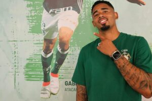 Gabriel Jesus deixa recado para o Palmeiras após treino no Clube