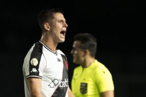 Vasco vira contra São Paulo com gols de meninos da base