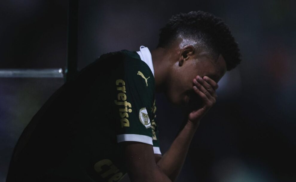 Abel revela preocupação com lesão de Estevão no Palmeiras