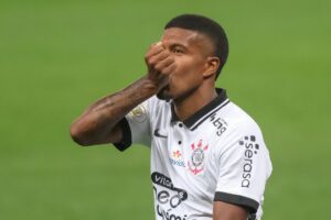 Corinthians negocia Léo Natel com Grupo City após negociação com Santos fracassar