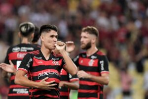 Flamengo abre vantagem contra Palmeiras na Copa do Brasil