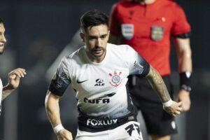 Igor Coronado se destaca na derrota do Corinthians para o Vasco
