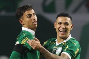 Palmeiras descarta contratar zagueiro após boas atuações de crias