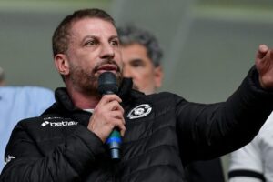 Pedrinho define novo técnico no Vasco e mantém Rafael Paiva