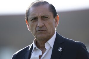 Por causa de Ramón Díaz, Vasco é intimado pela FIFA