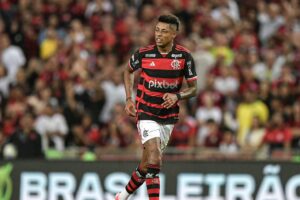 Tite é informado sobre tratamento intensivo de Bruno Henrique no Flamengo