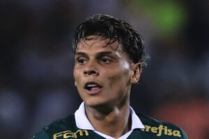Torcida do Palmeiras pede saídas de Richard Ríos, Rony e +3
