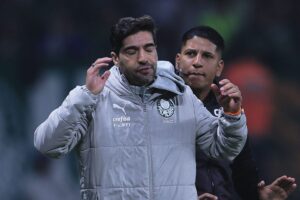 Torcida do Palmeiras perde a paciência com Abel Ferreira