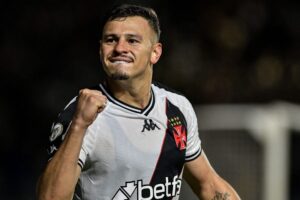 Vasco terá retornos importantes, mas enfrenta o Corinthians com 5 pendurados